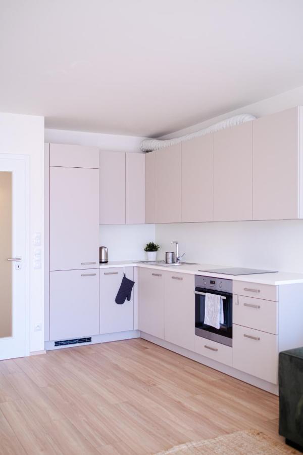 Newly Built Apartment In Vibrant Neighbourhood Praga Exterior foto